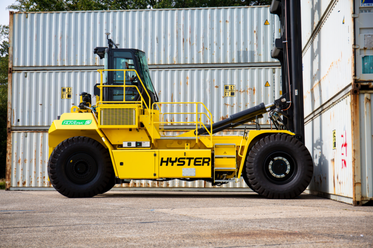 Hyster begins first-ever, real-world pilot of hydrogen fuel cell-powered container handler