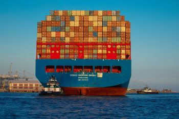 Port of Long Beach full cargo ship image