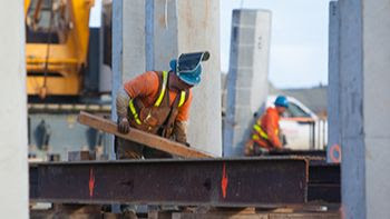 Port of Long Beach worker image