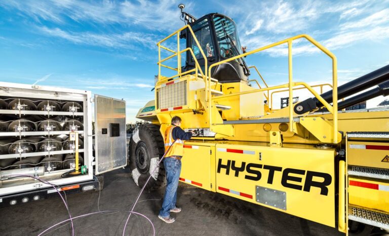 Hyster hydrogen-powered top-pick container handler image