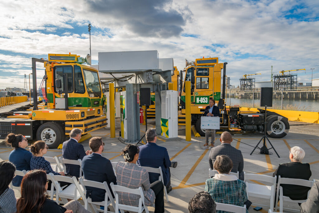 Zero-Emissions Cargo Handlers image