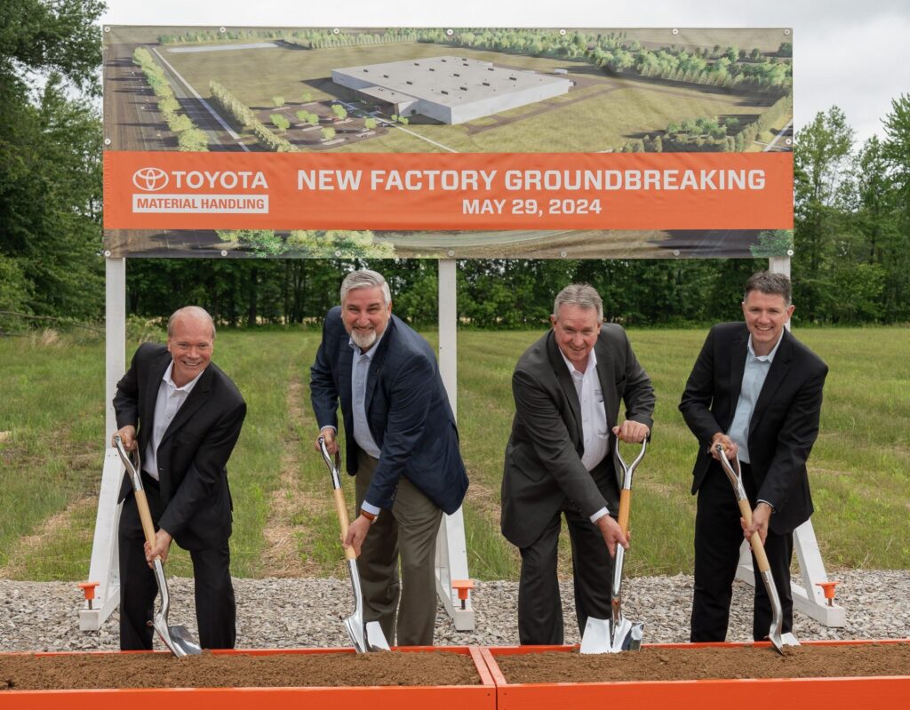 Pictured L to R: Brett Wood, Toyota Material Handling North America President & CEO; Eric Holcomb, Governor of Indiana; Bill Finerty, Toyota Material Handling President & CEO; Tony Miller, Toyota Material Handling Senior Vice President of Engineering, Operations & Strategic Planning)