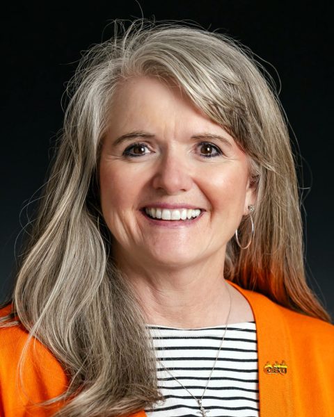 Leslie Stockel headshot 2025 image
