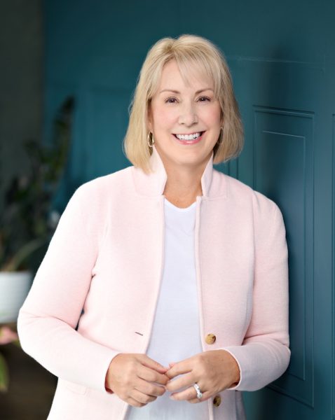 Laura Ritchey Headshot